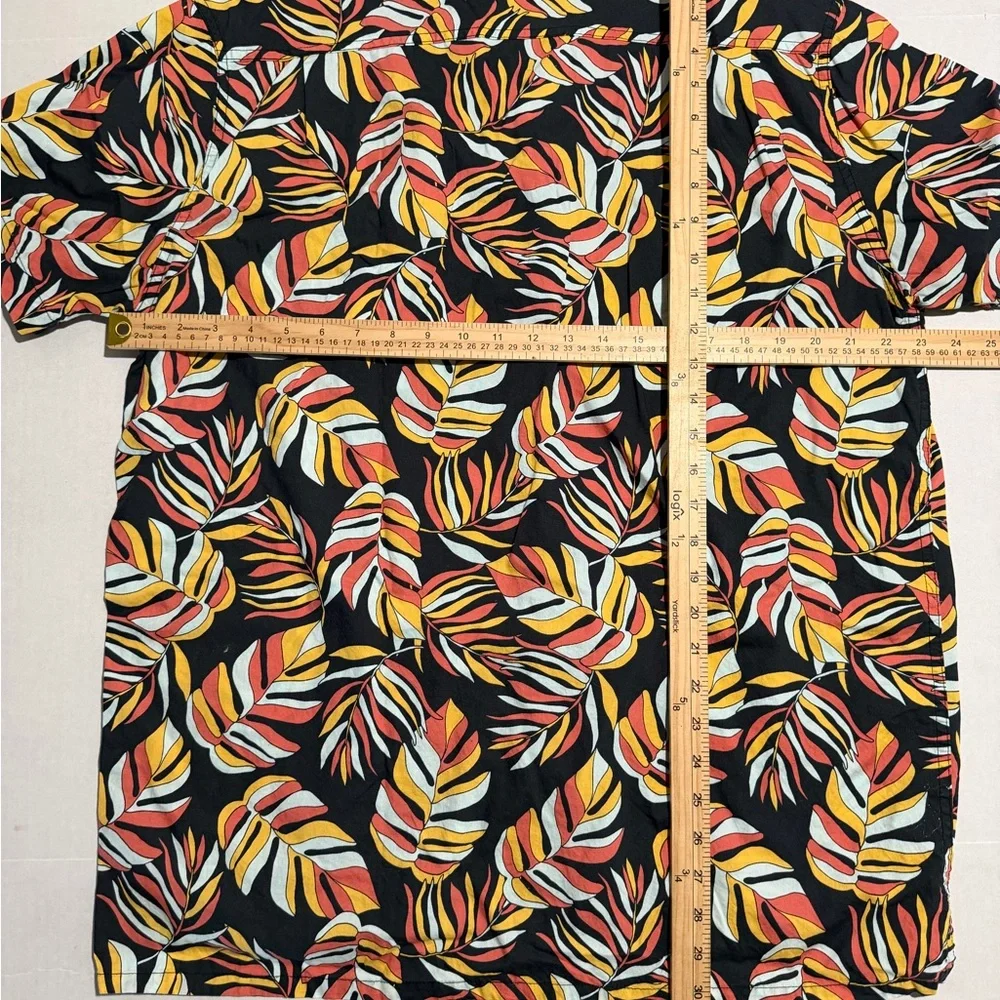 REEF Men's SS Button Up Dress Shirt, Leaf Pattern, Men's XL #688 - Picture 3 of 3